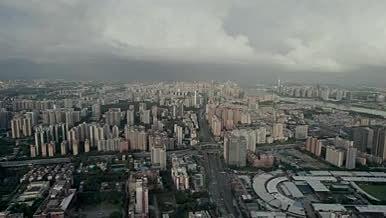 台风来临前乌云密布的广州立交桥视频的预览图